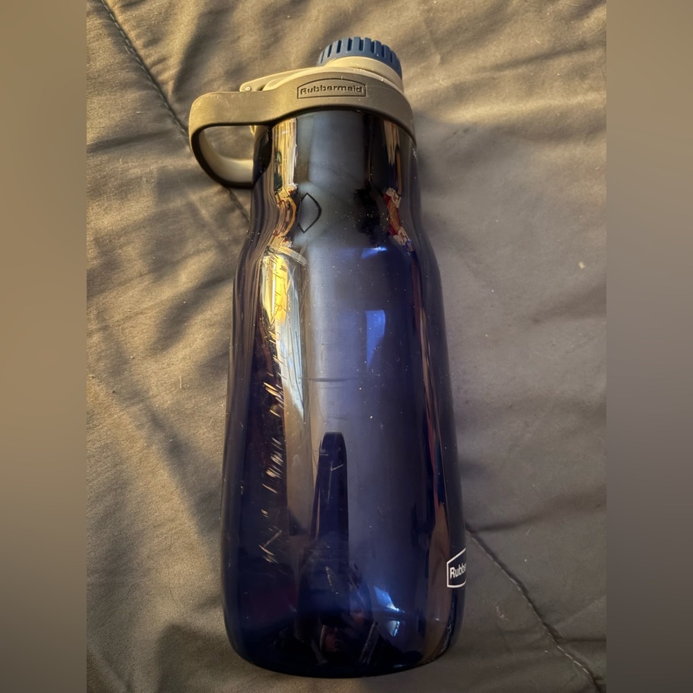 Rubbermaid blue water bottle